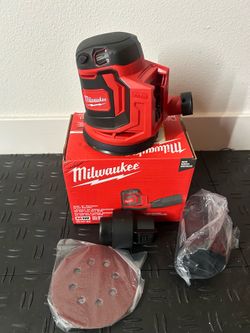 Milwaukee M18 18V Lithium-lon Cordless 5 in. Random Orbit Sander (Tool-Only)