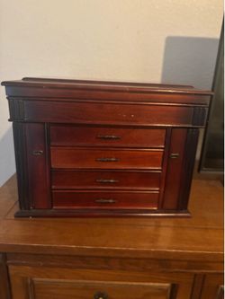 Jewelry box