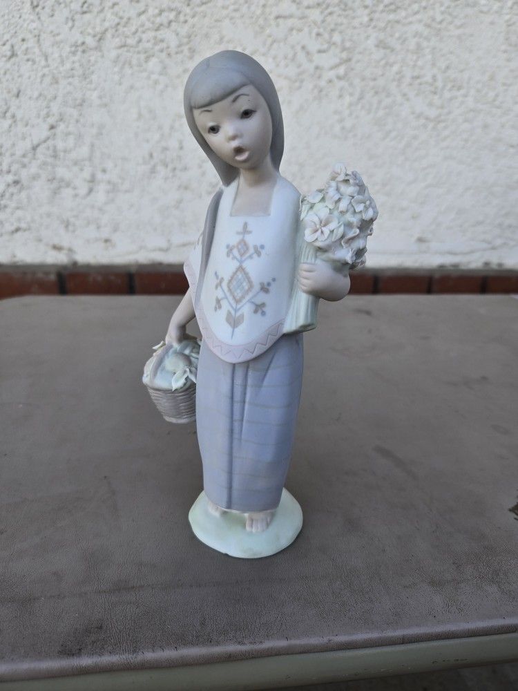Lladro Figurine