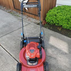 TORO  Self Propelled Lawn Mower  PERSONAL PACE  with SMART STOW 