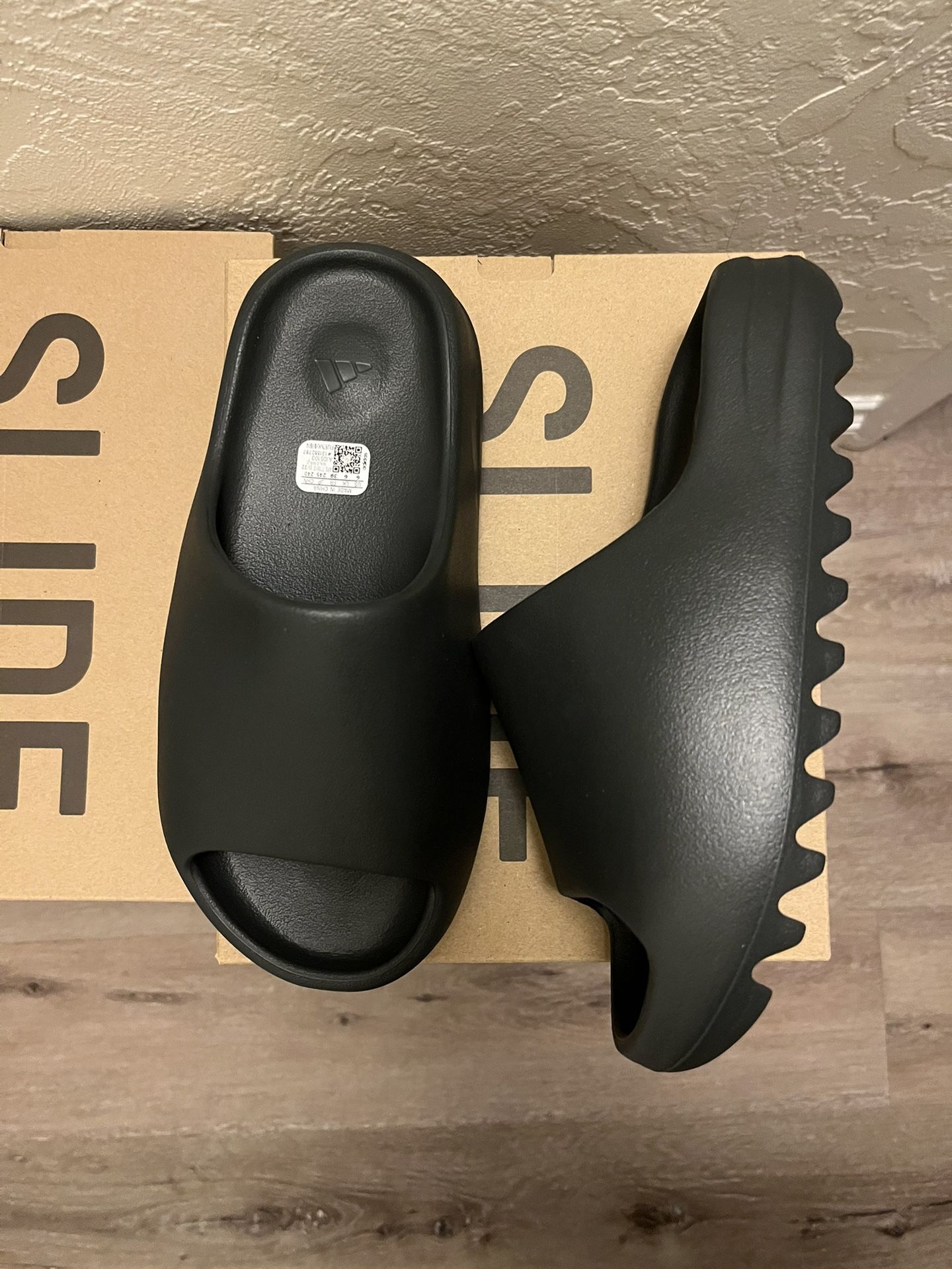 Yeezy Slides Onyx (Read Description)