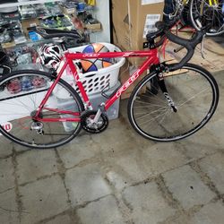 Fuji Road Size 52cm Aluminum Carbon  700 Bike