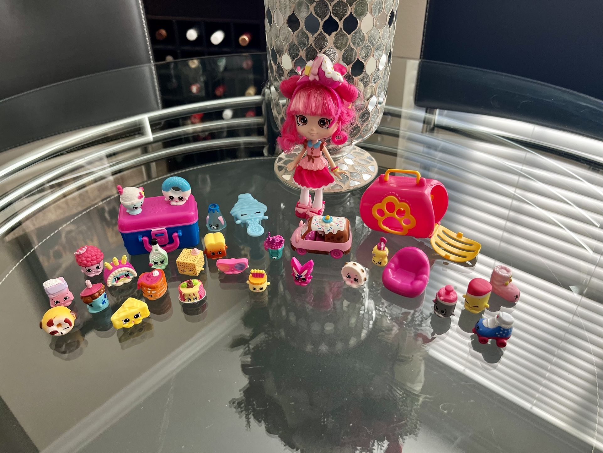 Shopkins Shoppies Donatina Pink Hair Doll & Bonus Fun Shopkins