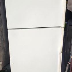 Kenmore Apartment Refrigerator W28h65 $299