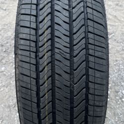 Bridgestone 255/65/18  (1) Tire