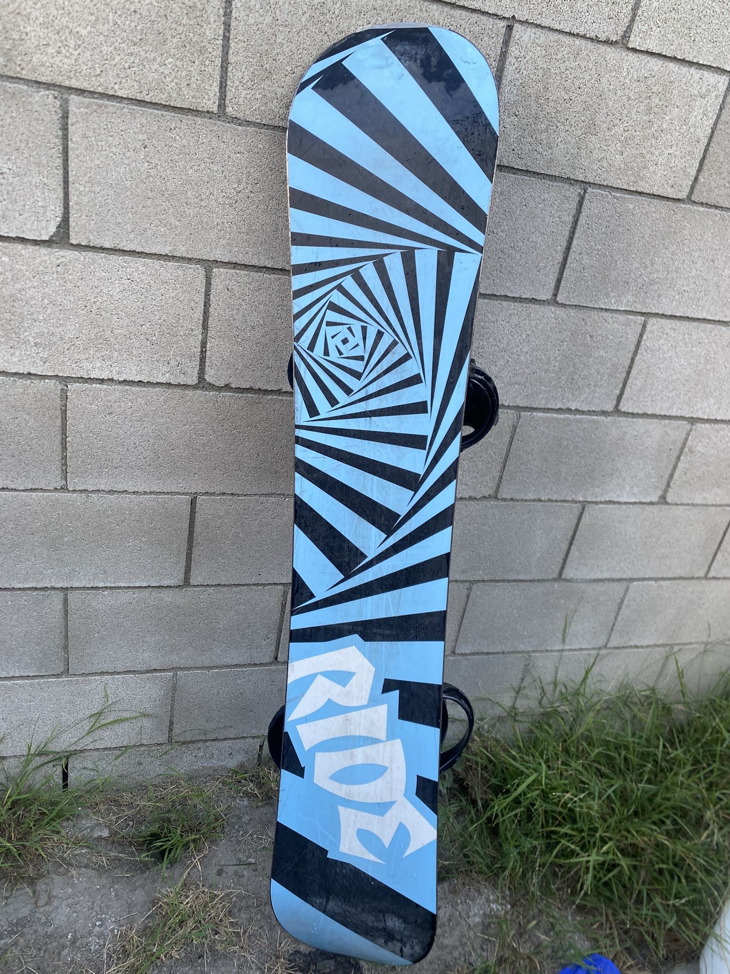 Ride 159CM Snowboard with Burton Cartel Bindings