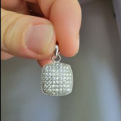 18k Gold Diamond Pendant 