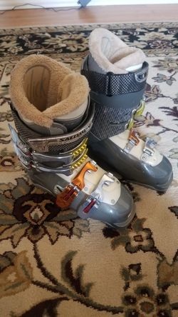 salomon irony ski boots 23 to 23.5 us women's size 6 Asking 125 Located in allen call or text