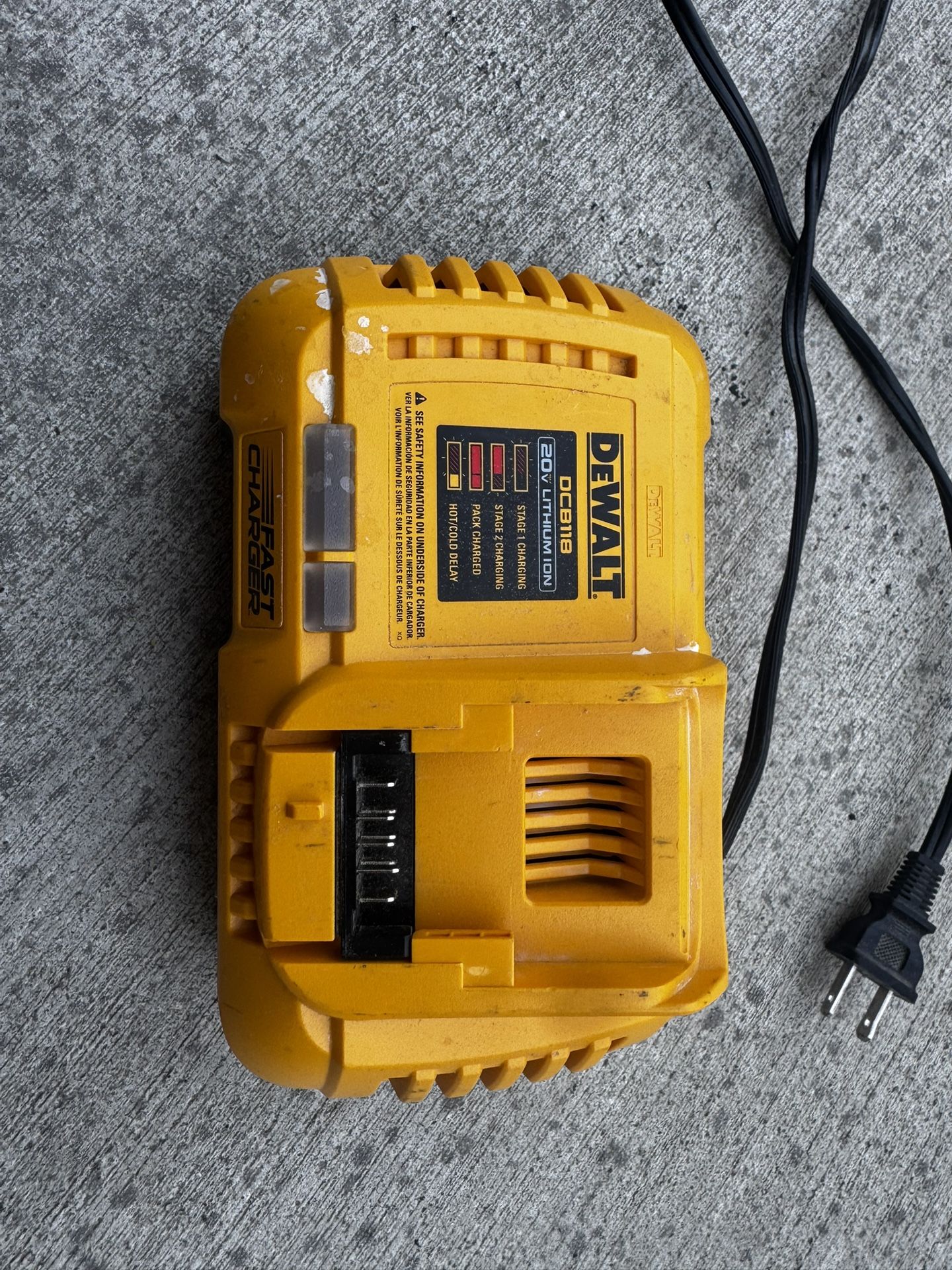 DeWalt DCB118 20V MAX / FlexVolt Fast Charger