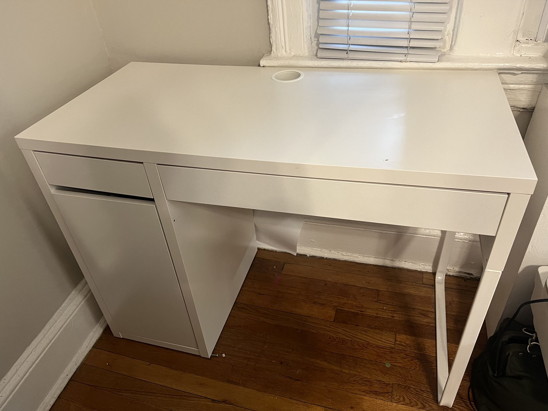 Ikea Micke Desk, White