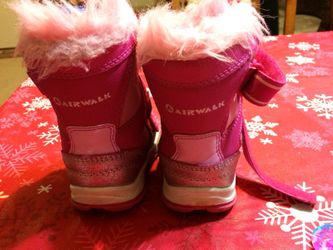Snow boots size 7 airwalk