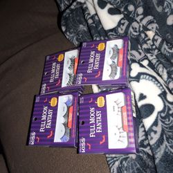 Kiss Halloween Eyelashes 