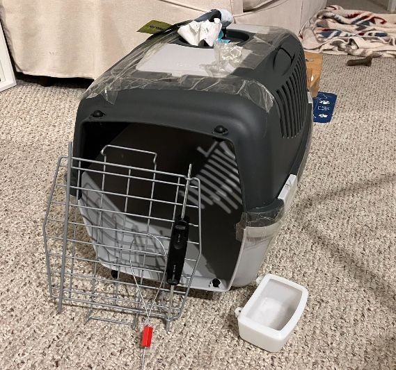 Air travel-friendly dog kennel