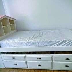 Twin bed 