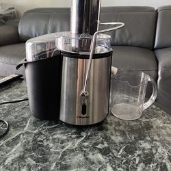 Mueller Juicer Ultra Power, Easy Clean Extractor Press Centrifugal Juicing Machine