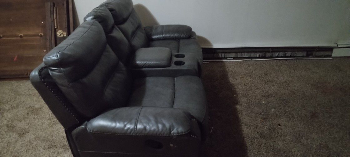 NICE LEATHER COUCHES!