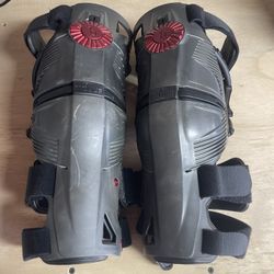 Mobius X8 Knee Braces