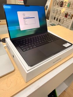 Macbook Pro 14 24GB RAM 512GB SSD Pro Chip