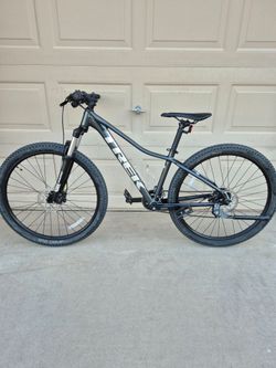 TREK MARLIN 5 MOUNTAIN BIKE (SMALL FRAME)