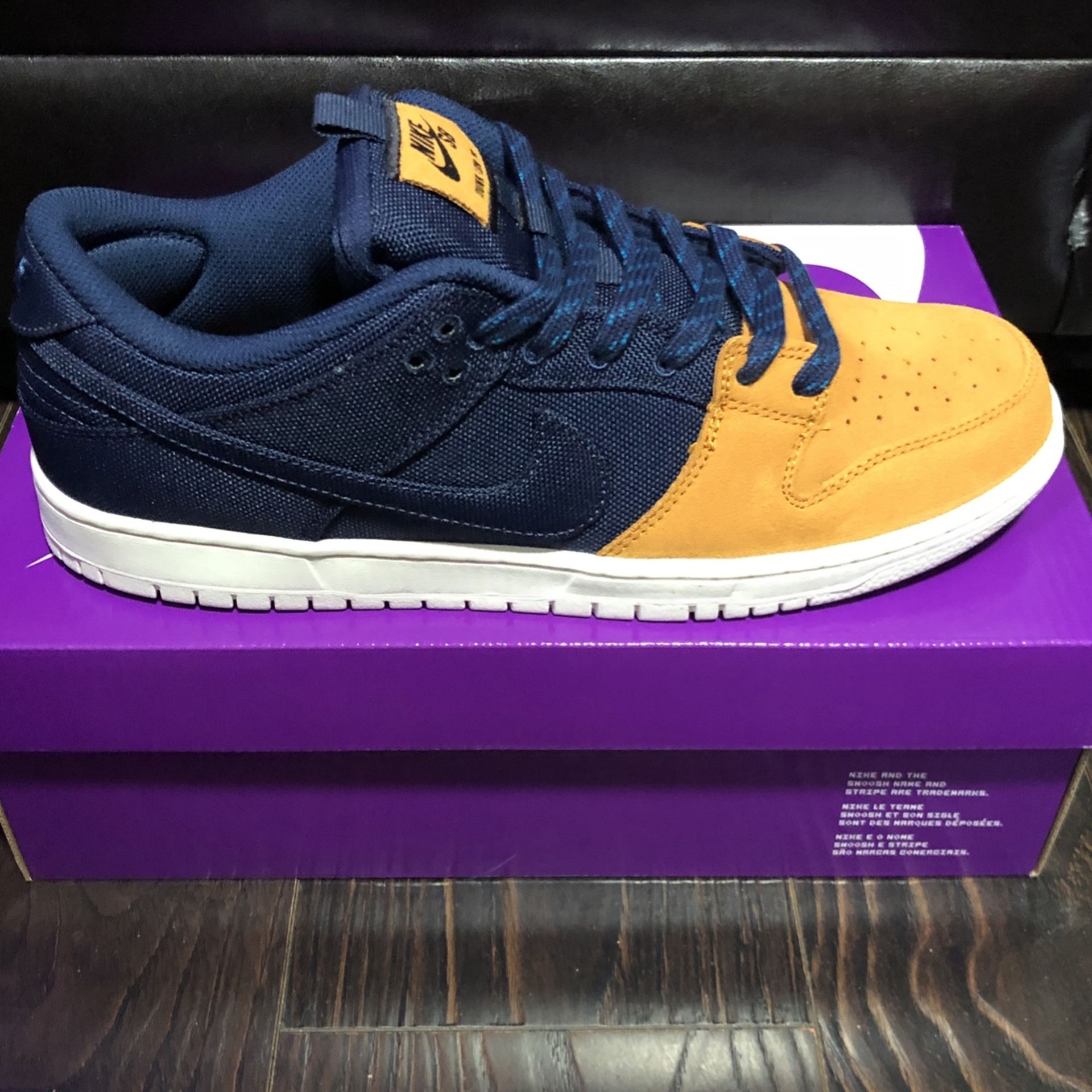 NIKE SB DUNK LOW OCHRE SIZE 10.5M $200