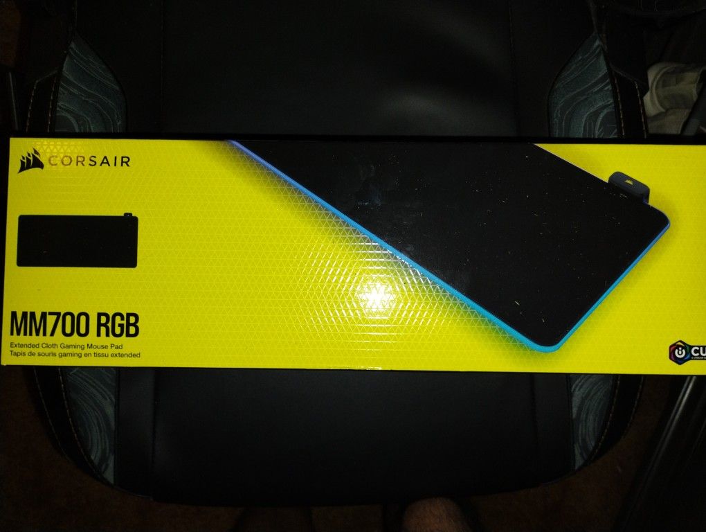 MM700 Corsair RGB Mousepad