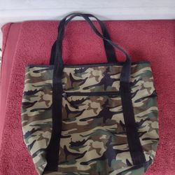 Aka sports camo tote bag
