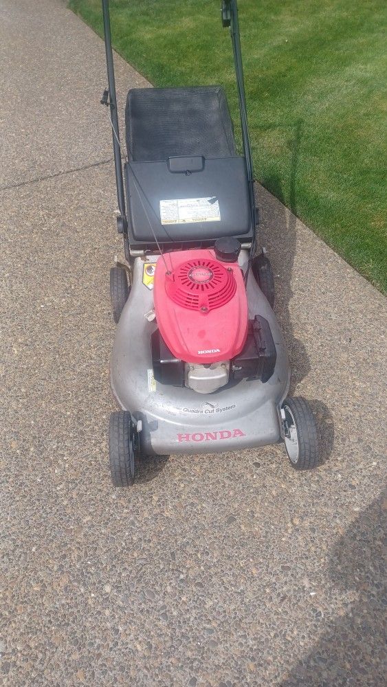 Honda Hrr216 Push Lawn Mower With Quadra Blade Cutting System