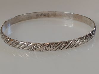 Sterling Silver Floral Leaf Vine Eternity Bangle - Circa 1950 Era Danecraft Statement Stacking Jewelry.