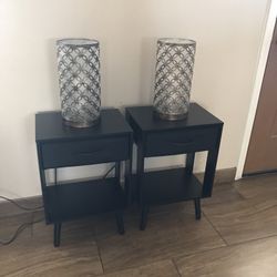 2 Small Tables And Lamps 