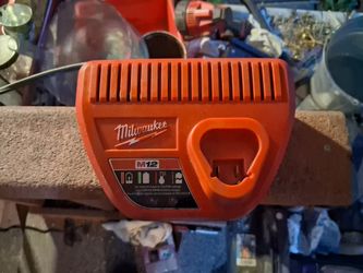 Milwaukee M12 Charger