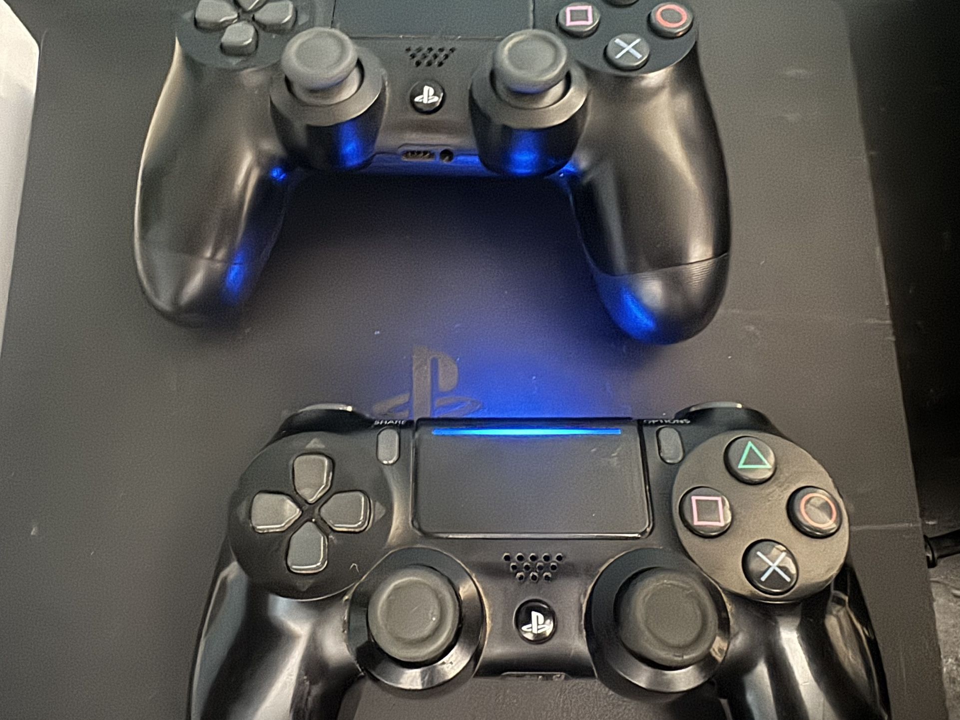 PS4 Slim (Two Controllers)