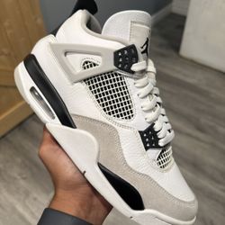 Jordan 4 “Military Black” Size 10