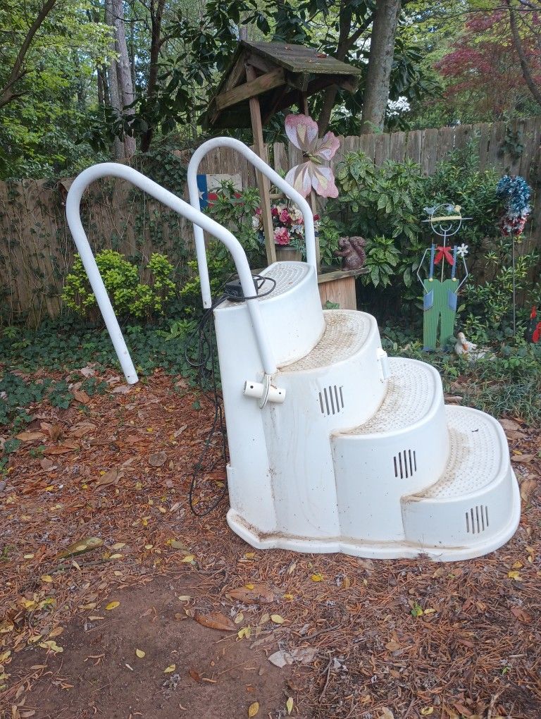 Pool Steps. Wedding Cake Design