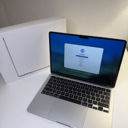 APPLE MACBOOK AIR 13.6” 256GB APPLE M2 *SILVER *MINT/LIKE NEW