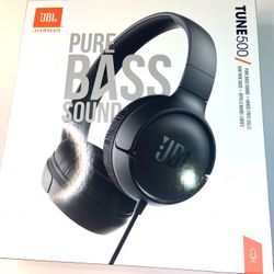 JBL Tune 500 Wired On-Ear Headphones w/Built-In Microphone- Black color - Brand New  with box  