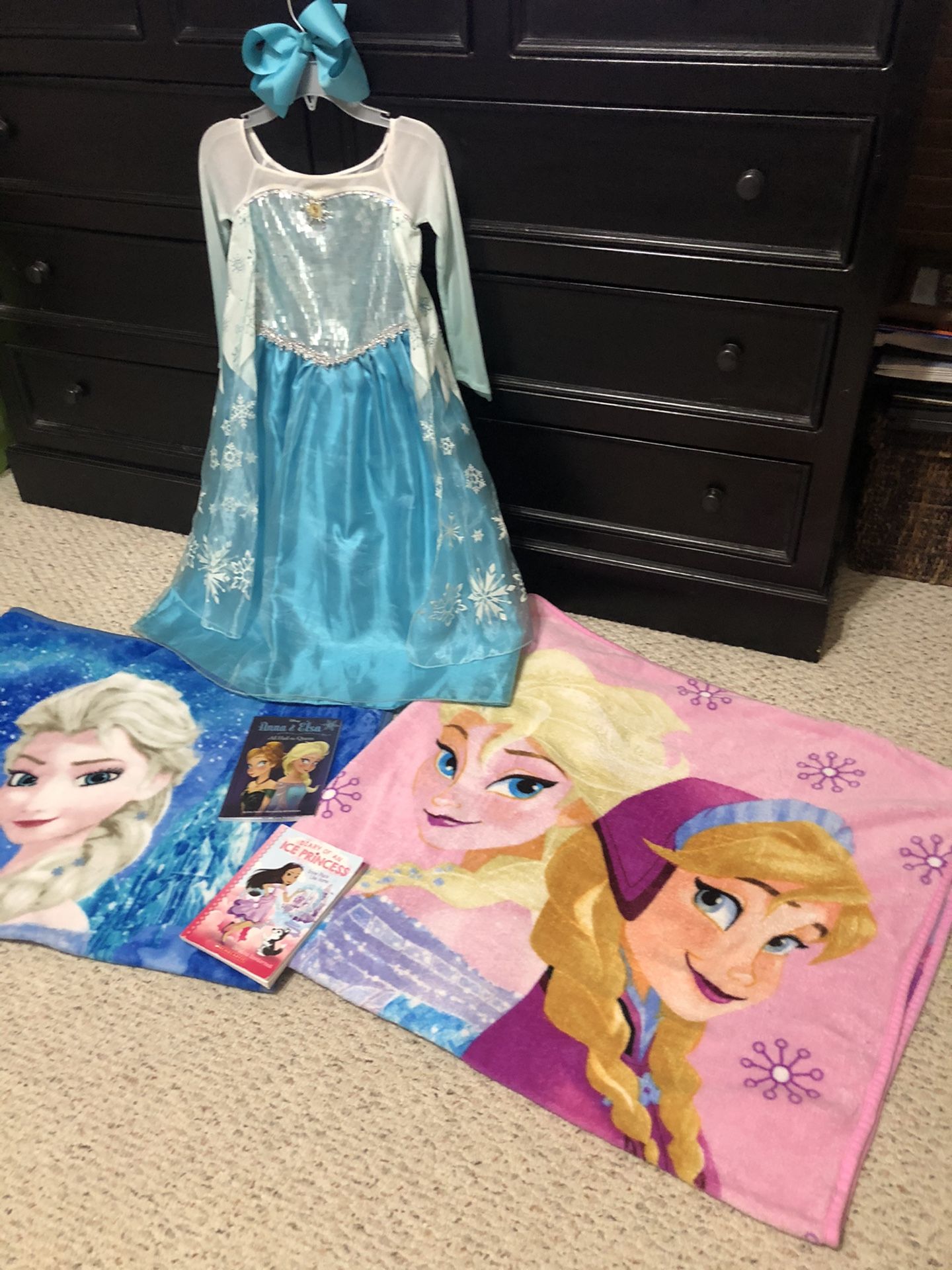 Disney Elsa Costume, Bow, 2 Blankets and 2 Books