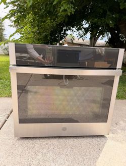 Wall oven with convection