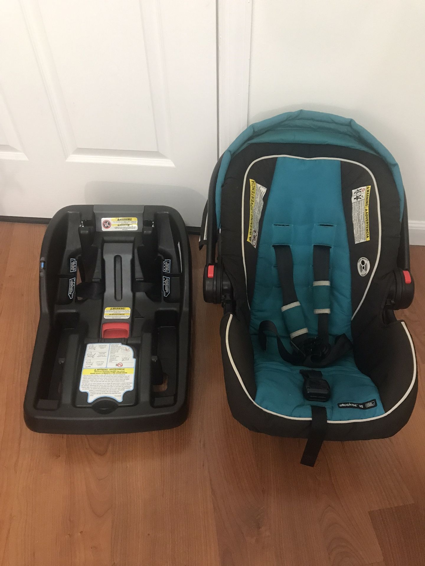 Graco SnugRide 35 infant car seat 