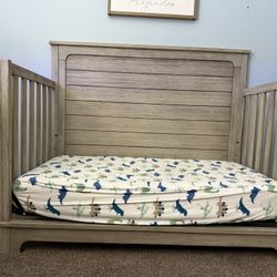 Delta 4-1 Monterey Baby Crib Set 