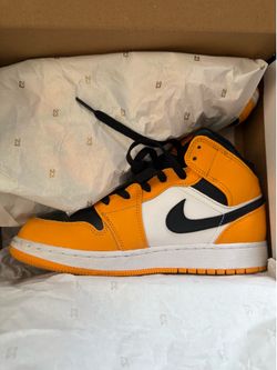 Air Jordan 1 mid (GS) size 6.5y