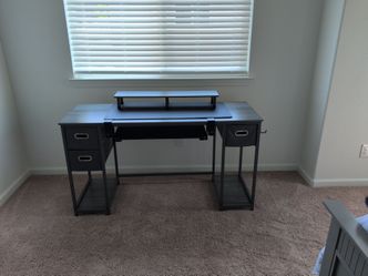 COMPUTER DESK