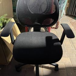 Black Rolling Office Chair 
