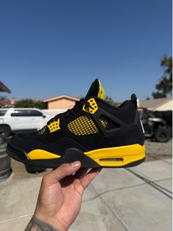 Jordan 4 thunder