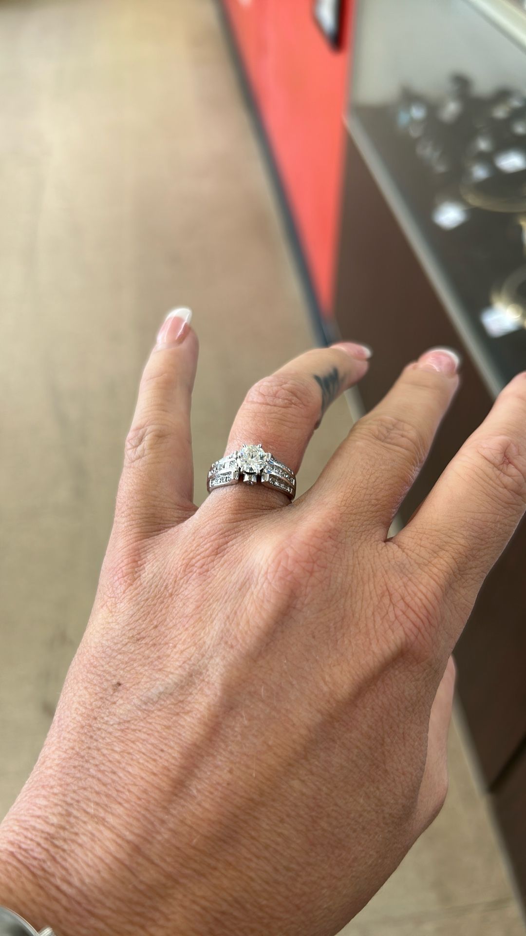 18k White Gold Diamond Engagement Ring