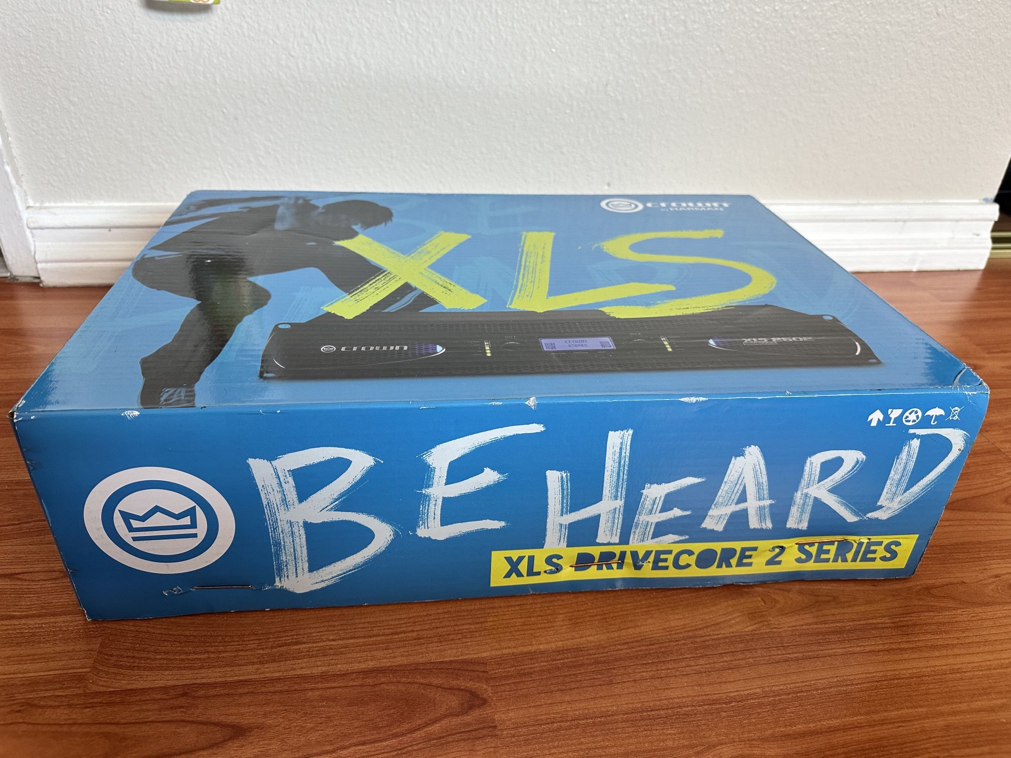 Crown XLS2002 2-Channel 650W Power Amplifier with Onboard DSP