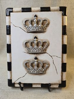 Crown Relief Wall Plaque – Sid Dickens Style French Country Architectural Decor