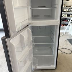 Vissani 10 Cu. Ft. Fridge & Freezer. Garage Compatible