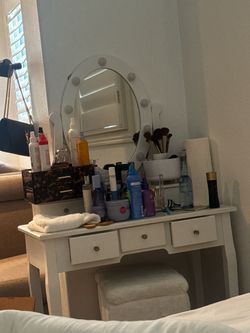 Vanity dresser