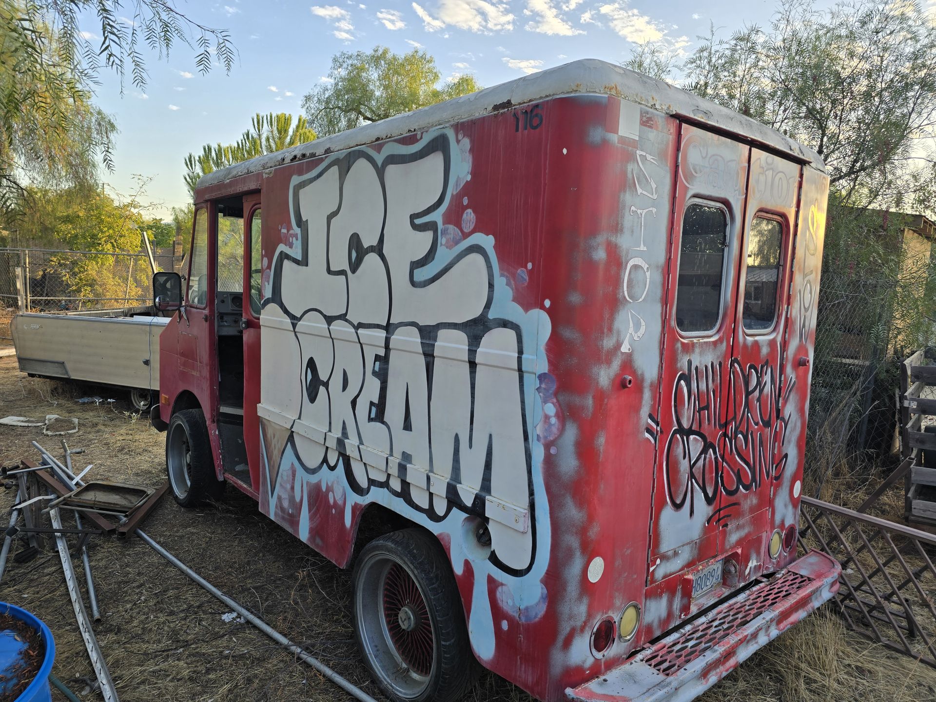 Ice cream vending van (Big worm)