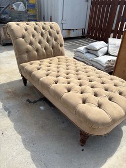 Irish Chaise (Buttoned) lounge chair